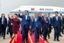 范明正总理欢迎中共中央总书记、中国国家主席习近平和夫人。