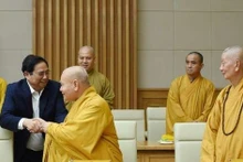 越南政府总理范明正会见越南佛教协会代表团。