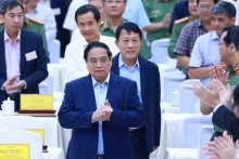 范明正总理出席会议。