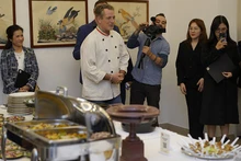 意大利厨师在开幕式上介绍该国美食。