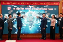 各位代表出席仪式。（图片来源：baochinhphu.vn）