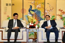 越南政府总理范明正会见中国广西壮族自治区人民政府主席蓝天立。