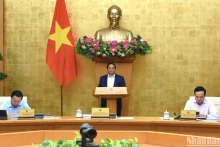 范明正总理主持会议。