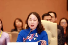 越南国家副主席武氏映春在会议上发表重要讲话。（图片来源：越通社）