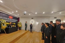 越南驻法国大使馆举行阮富仲总书记吊唁仪式。（图片来源：ambassade-vietnam.com）