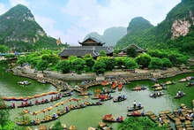 长安名胜群。
