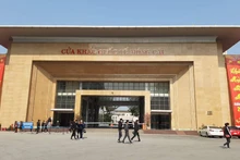 附图：芒街国际口岸。