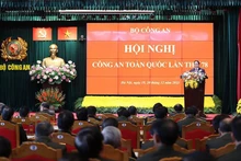 范明正总理在会议上发言。（图片来源：人民军队报）