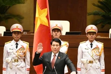 越南国家主席梁强宣誓就职。
