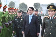 国家主席梁强走访慰问机动警察司令部官兵。