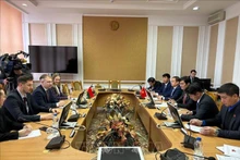 胡志明共青团中央高级代表团与白俄罗斯共青团中央举行座谈会。（图片来源：baotintuc.vn）