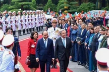 阮春福主席欢迎联合国秘书长安东尼奥·古特雷斯访问越南。