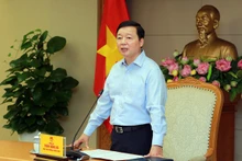 陈红河副总理主持会议。（图片来源：VGP）