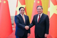 2023年6月对中国进行正式访问期间，范明正总理与李强总理举行会谈。