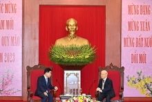 越共中央总书记阮富仲会见韩国国会议长金振杓.