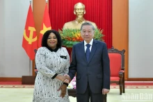 越共中央总书记苏林会见南非非洲人国民大会副秘书长莫库亚尼。