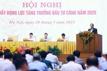 范明正总理在会上发表讲话。