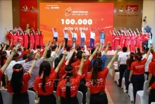 5月30日，2025年“红色之旅” 无偿献血活动开幕式在越南中央血液学与输血医学院举行。（图片来源：越通社）