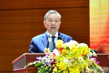 越共中央总书记苏林在会见中发表讲话。