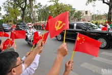 首都人民热烈欢迎中共中央总书记、中国国家主席习近平访越。