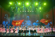 在颁奖仪式上表演的文艺节目。