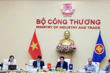 工贸部以视频形式参加会议。（图片来源：越通社）