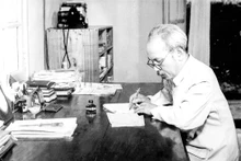135年来，胡志明的精神始终闪耀在他老人家所选择的社会主义道路上，为越南乃至世界人民所敬仰。（图片来源：越通社）
