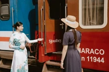 游客体验高端豪华列车旅游线路。（图片来源：Sjourney）