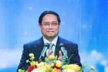 范明正总理在颁奖典礼上致辞。（图片来源：越通社）