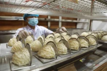 共有13家越南企业获准向中国市场出口燕窝，累计出口精制燕窝超4吨、出口额逾400万美元。（图片来源：vtv.vn）