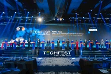 演讲者出席2024年国家创新创业节期间举行的越南金融技术研讨会。