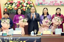 国会主席陈青敏会见女性专职国会代表。（图片来源：越通社）