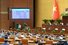 国会表决通过《公共投资法（修正案）》。