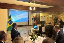 越南驻巴西大使裴文毅在仪式上致辞。