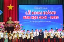 芹苴大学获得多项国内与国际质量认证。