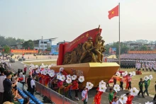 2024年5月5日，模型车在庆祝奠边府历史性胜利70周年总检阅上开过舞台。
