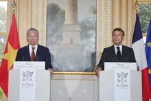 越共中央总书记、国家主席苏林与法国总统马克龙共同主持记者会。