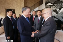 苏林总书记、国家主席会见旅居美国休斯敦越南知识分子。
