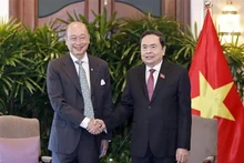越南国会主席陈青敏会见新加坡大华银行集团副董事长兼首席执行官黄一宗。