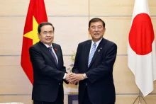 越南国会主席陈青敏会见日本首相石破茂。