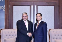 裴青山部长会见文莱外交部第二部长埃里万·尤索夫。