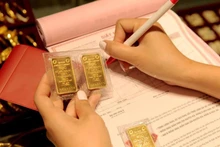 从严处置无金条买卖营业执照的商店买卖金条行为。