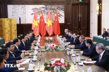 2024年6月24日，在中国辽宁省大连市出席世界经济论坛第十五届新领军者年会并对中国进行工作访问期间，越南政府总理范明正同中国国务院总理李强举行会谈。