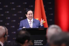 范明正总理发表讲话。