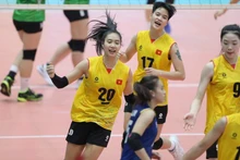 越南U20女排（黄衣）首次获得参加U21世锦赛资格。