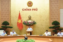 政府总理范明正主持召开政府9月份立法工作专题会议。