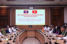 工作会议场景。