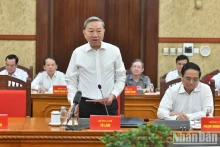 越共中央总书记、国家主席苏林主持召开越共十四大文件起草组会议。