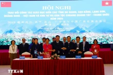 双方在会议上签署了关于发展越南四省与中国广西壮族自治区友好关系与教育合作的谅解备忘录。