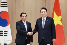 越南政府总理范明正会见韩国总统尹锡悦。